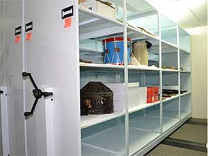 Movable shelving for museums